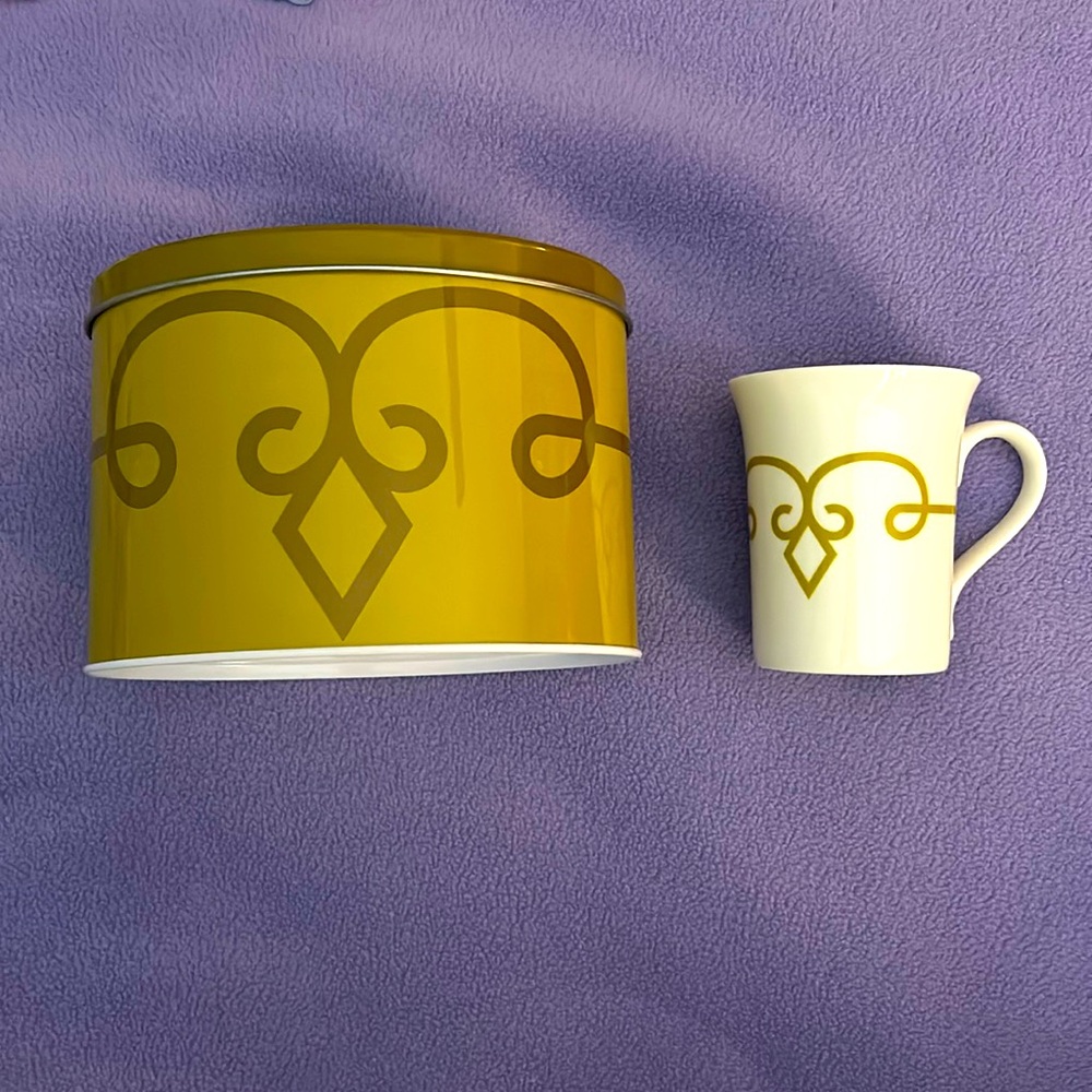 2014 Starbucks Mug &Tin Set

MARK DOWN!!!